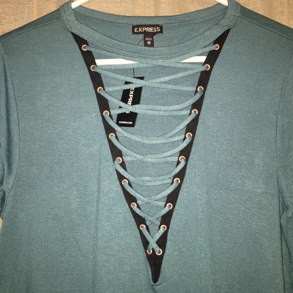 NWT {EXPRESS} Lace-Up Front Girlfriend Tee - Picture 3 of 8